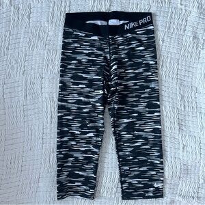 Nike Pro dri-fit cropped leggings